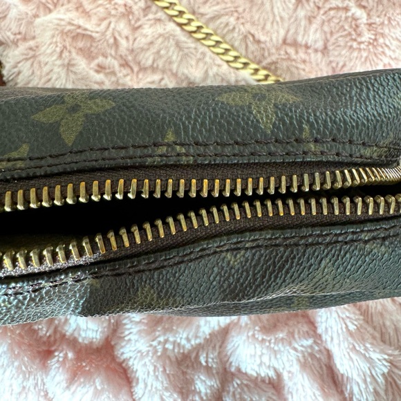 Louis Vuitton Trousse23 TH8910 - crossbody with two straps - Picture 8 of 9